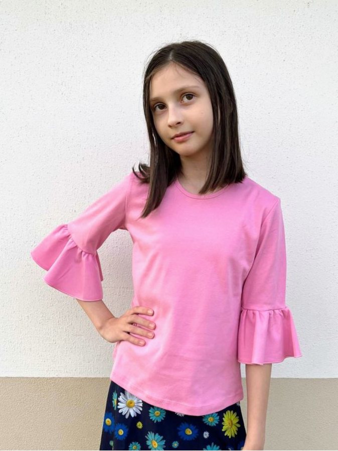 Розовый джемпер (блузка) для девочки с воланами.
