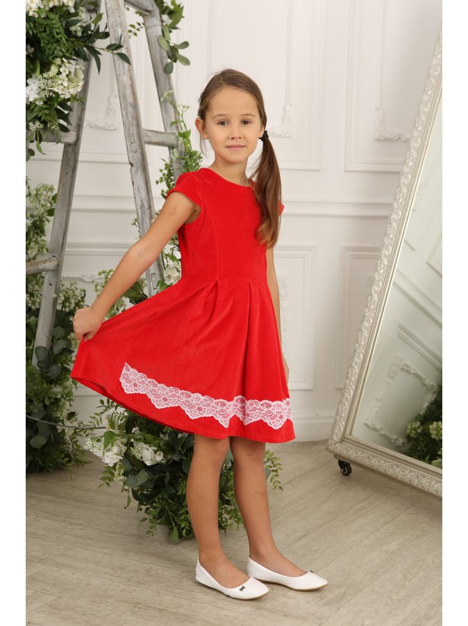 Красное платье с гипюром для девочки