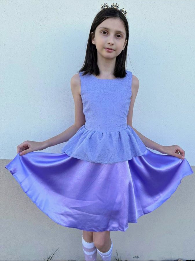 Нарядное сиреневое платье для девочки