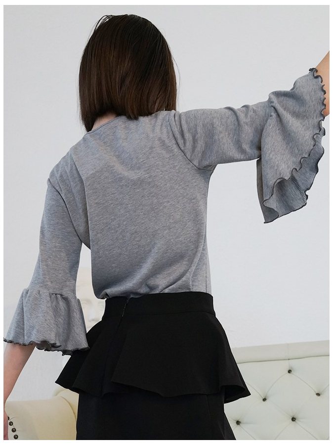 Джемпер (блузка) для девочки с воланами,серый
