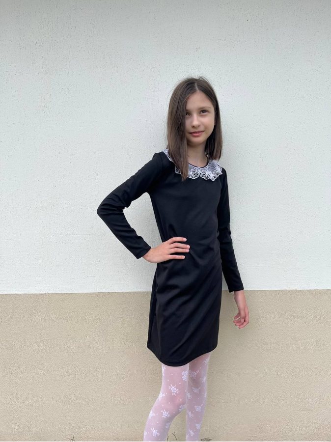 Чёрное школьное платье для девочки с кружевным воротником