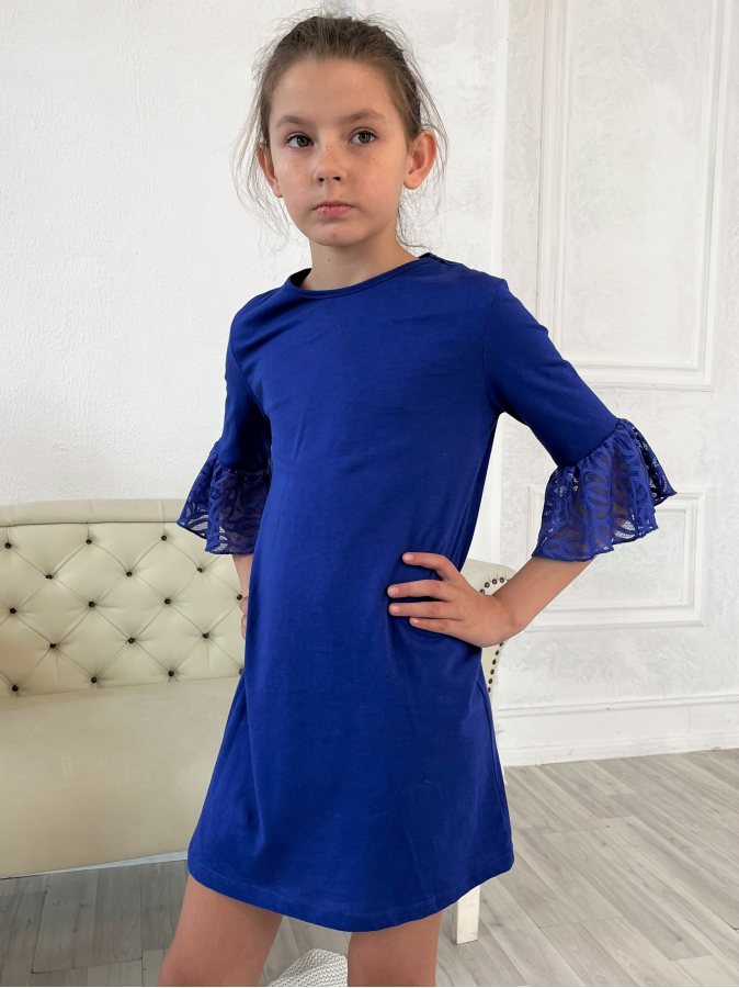 Синее платье для девочки с воланами из гипюра