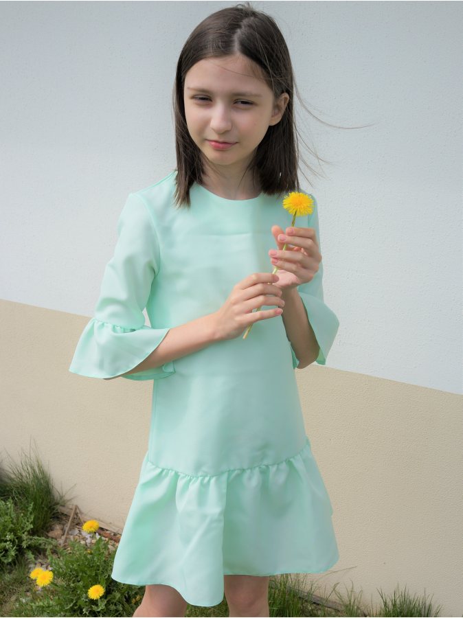 Ментоловое платье с воланами для девочки