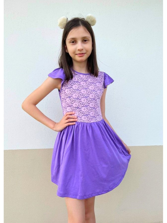 Фиолетовое платье для девочки с гипюром