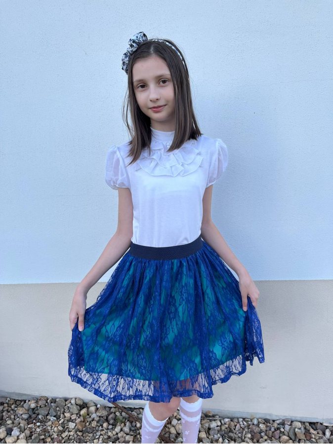 Нарядная юбка для девочки с синим гипюром