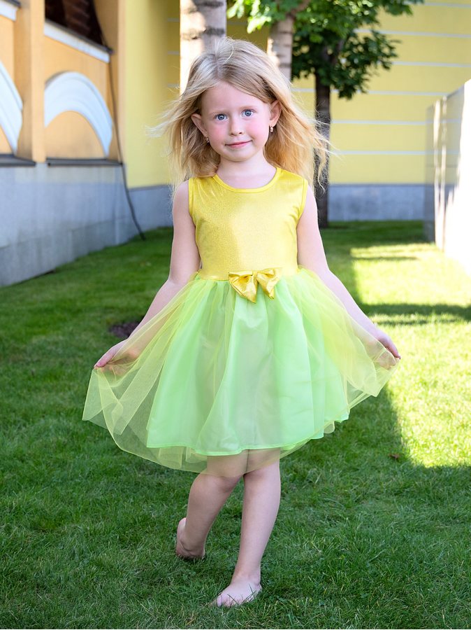 Нарядное жёлтое платье с фатином для девочки