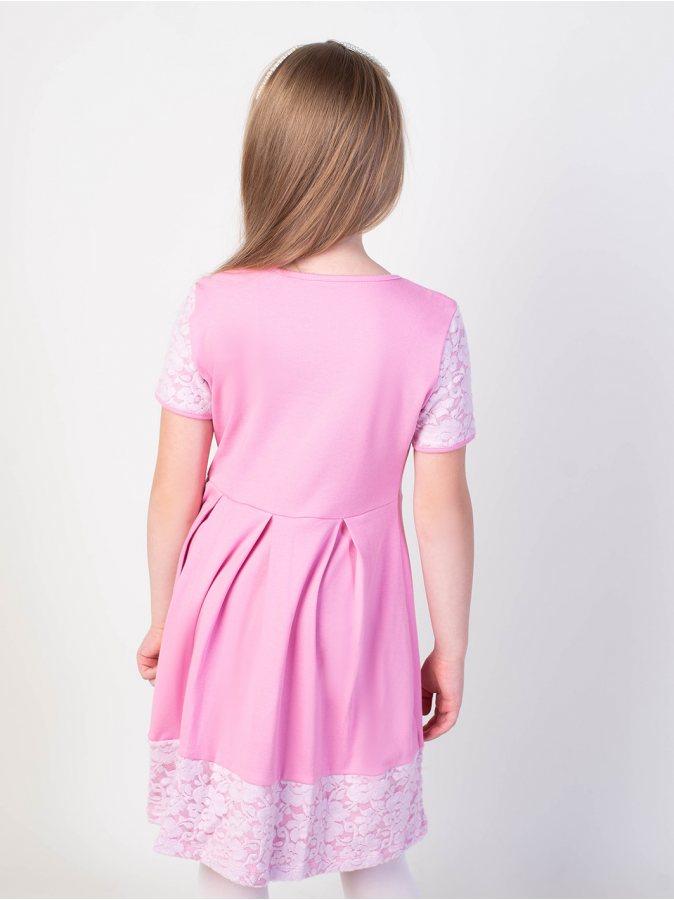 Розовое платье для девочки с гипюром