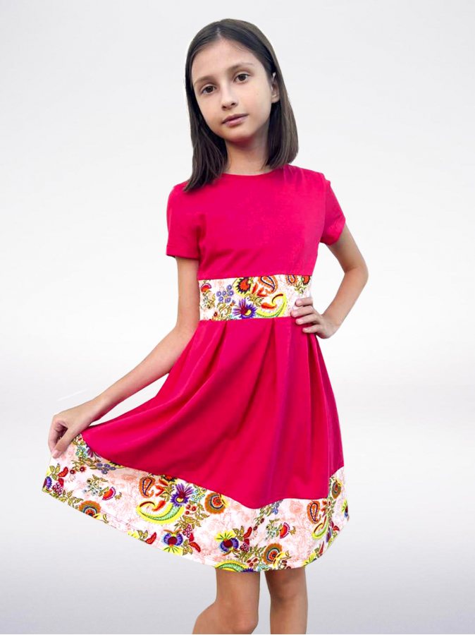 Платье для девочки красного цвета со складками