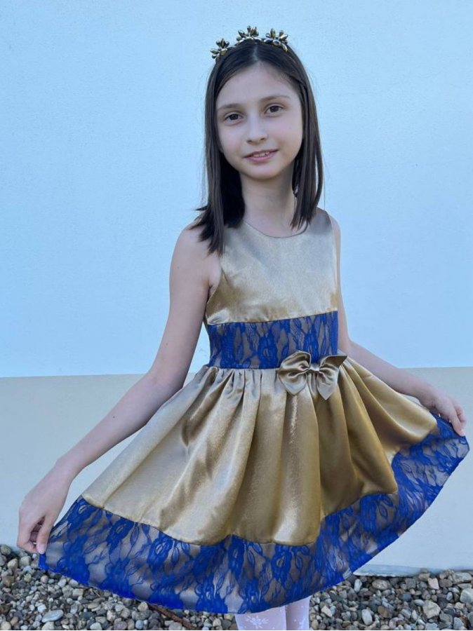 Нарядное бронзовое платье для девочки с гипюром