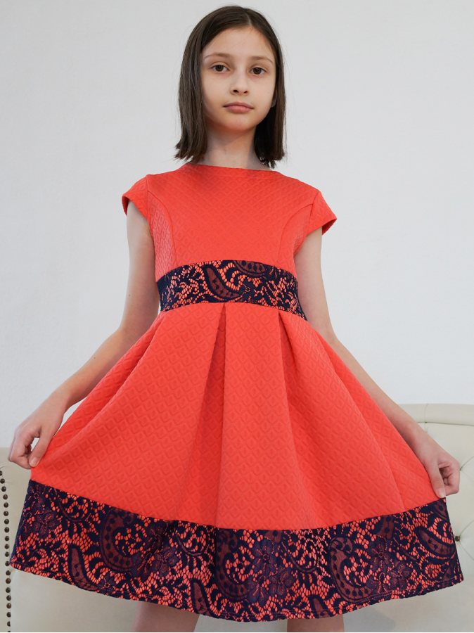 Коралловое платье для девочки со складками