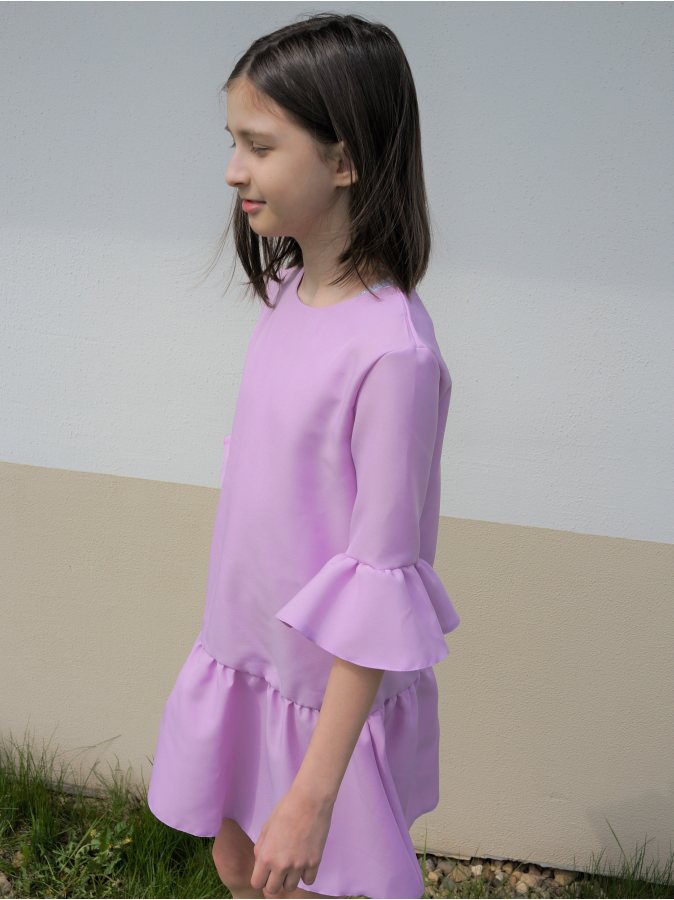 Сиреневое платье с воланами для девочки